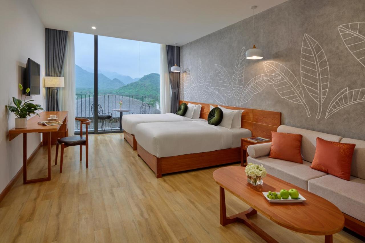 होटल Wyndham Grand Vedana 5*
